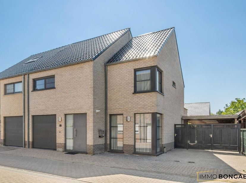 Op zoek naar een instapklare woning op een rustige en toch centrale ligging? Deze verzorgde woning in Opglabbeek (Oudsbergen) combineert comfort, ruim