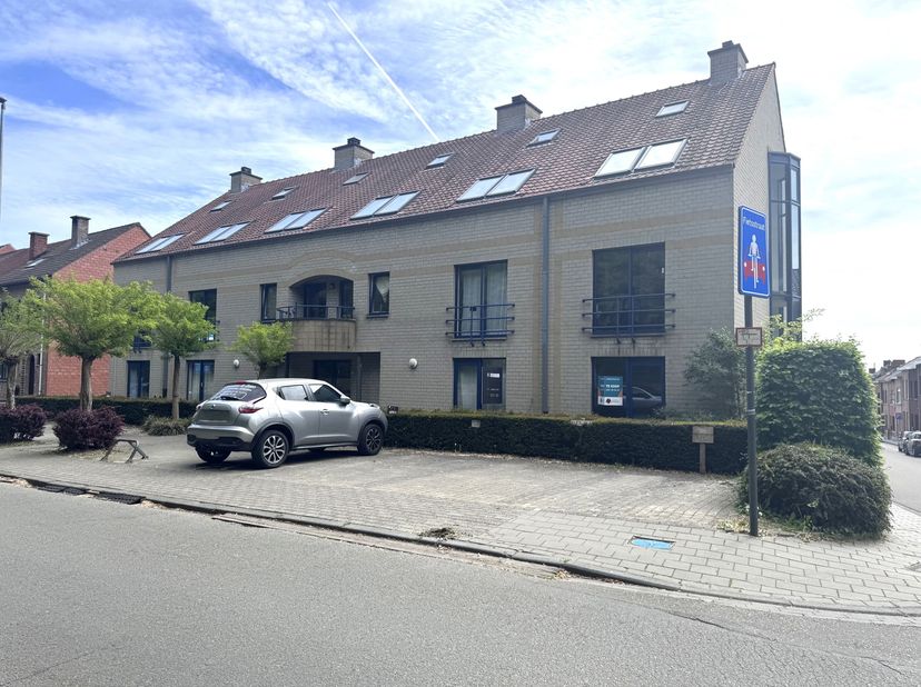 Deze gezellige gelijkvloerse studio is gelegen in residentie Noorman, midden in het centrum van Leuven en toch in een rustige omgeving. Dankzij deze u