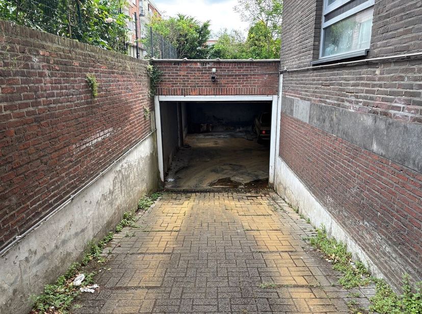 Garage à vendre
                    à 2100 Deurne