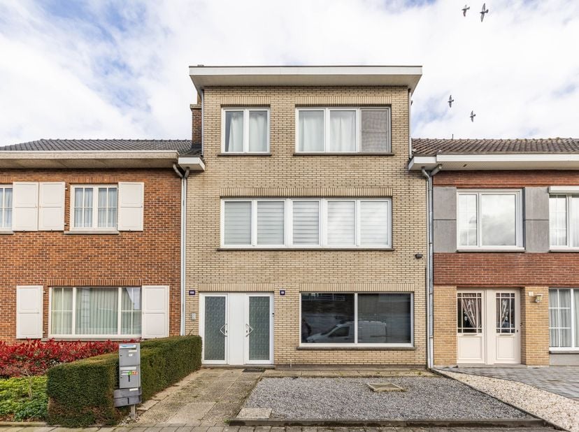 Dit duplexappartement, gelegen in het charmante Bazel, beschikt over een riant terras.<br />
Het duplexappartement bereikt u via een aparte inkomdeur