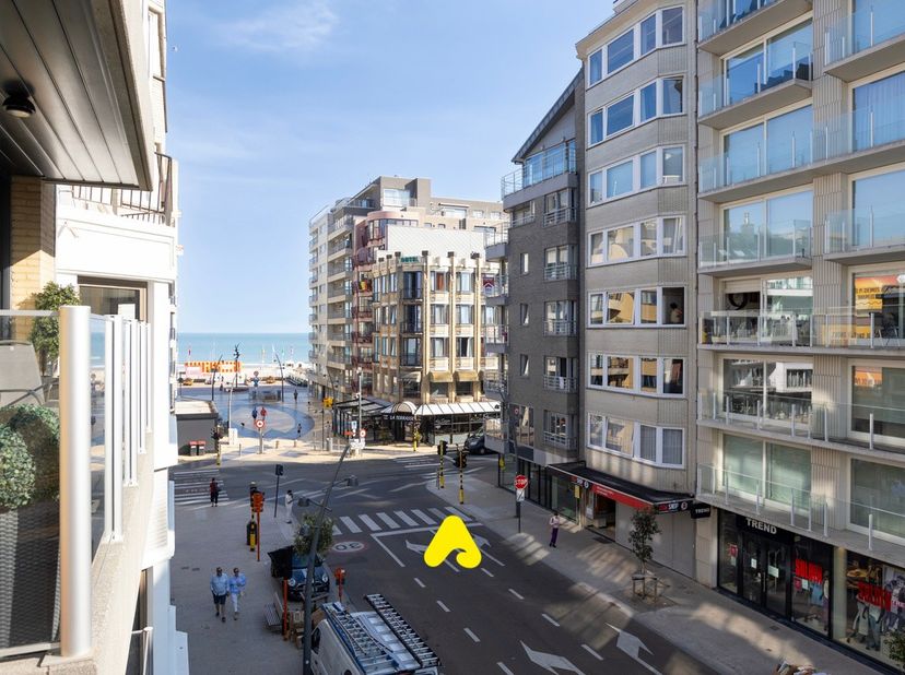 Appartement récemment rénové en exclusivité dans un emplacement de choix, à seulement 150 mètres de la plage.<br />
<br />
Dans le cœur vibrant de De