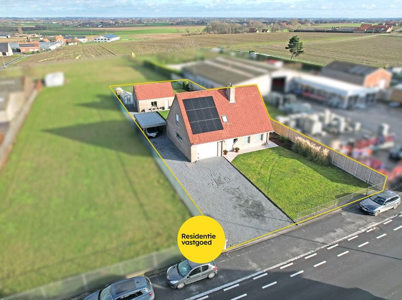 Alleenstaande instapklare woning op 1281m² te Klerken!<br />
Tussen Houthulst en Klerken bevindt zich deze alleenstaande woning, die in 2022 volledig