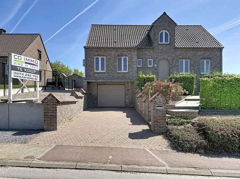 Ruime en instapklare open bebouwing met tuin, overdekt terras, veranda en garage, gelegen te Zoutleeuw, Ossenwegstraat 80, op een perceel van 8 are.<b