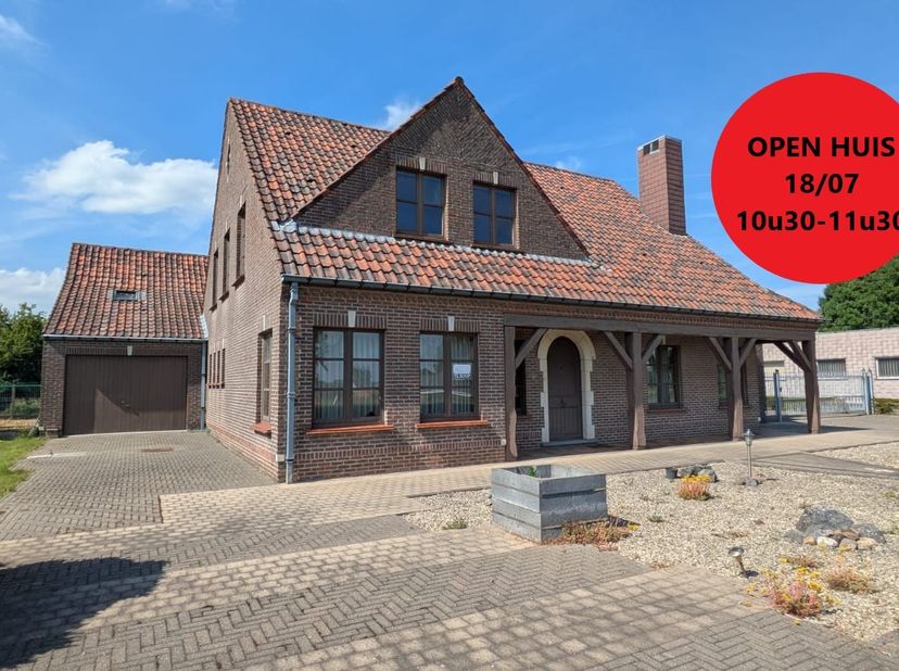 OPEN HUIS ZATERDAG 18/07 van 10.30u tot 11.30u.<br />
Bent u op zoek naar een ruime woning met karakter te Ninove met tal van uitbreidingsmogelijkhede
