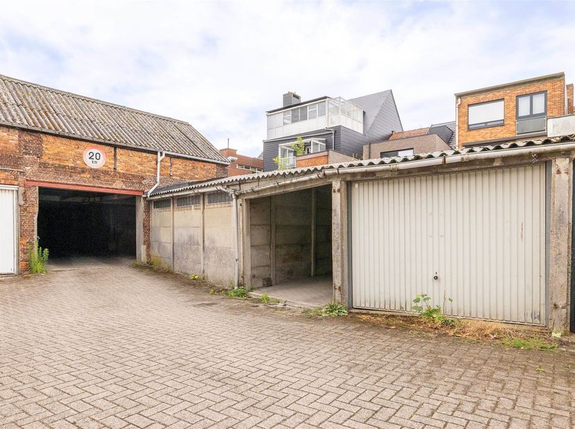 Garage à vendre
                    à 2200 Herentals