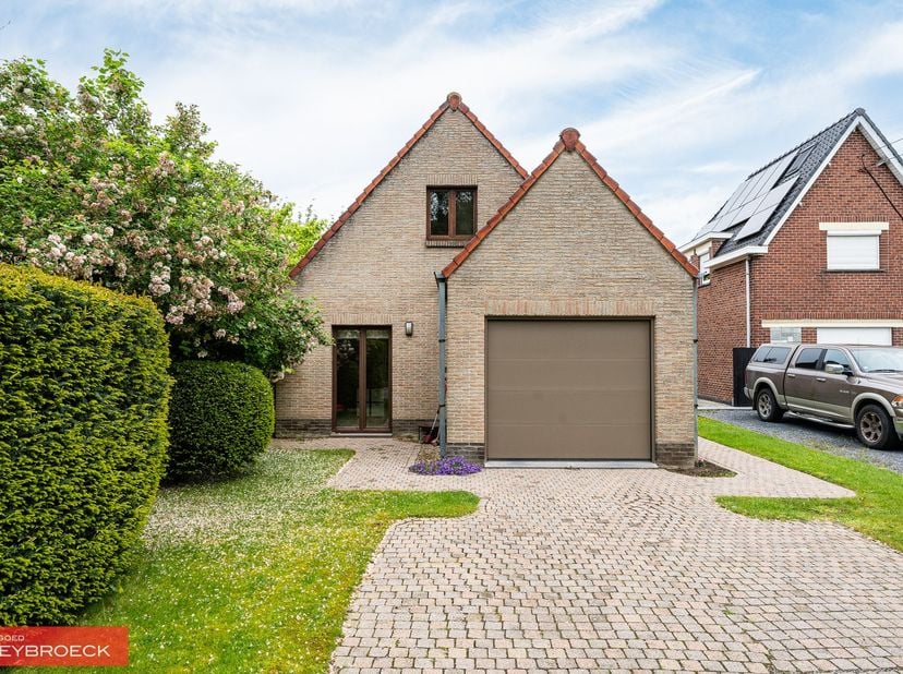 TE KOOP – Rustig gelegen woning met prachtig verzicht in Gavere – Semmerzake<br />
<br />
In de landelijke Gavere deelgemeente Semmerzake bevindt zich