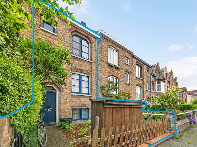 BRUGES - PRIX DE DÉPART - Derrière cette ÉLÉGANTE FAÇADE se cache une MAISON DE 4 CHAMBRES PRÊTE À VIVRE (label EPC B) avec JARDIN dans le beau quarti