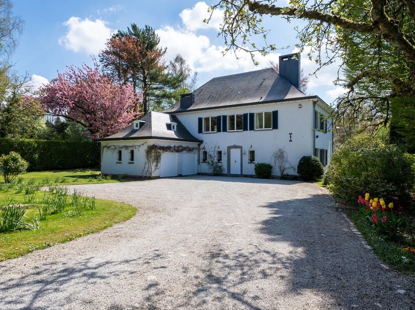 Rhode-Saint-Genèse – Golfwijk, charmante VILLA (8SLAAPKAMERS/5BADKAMERS/BUREAU/SPEELKAMER) van ± 450 m² bewoonbare oppervlakte in zeer goede staat met