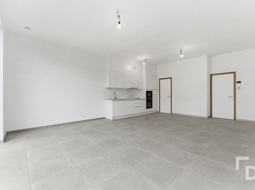 In de Rijselstraat te Ieper vinden we dit nieuwbouw appartement voorzien van zeer ruimt terras.<br />
Het appartement biedt een ideale woonomgeving v