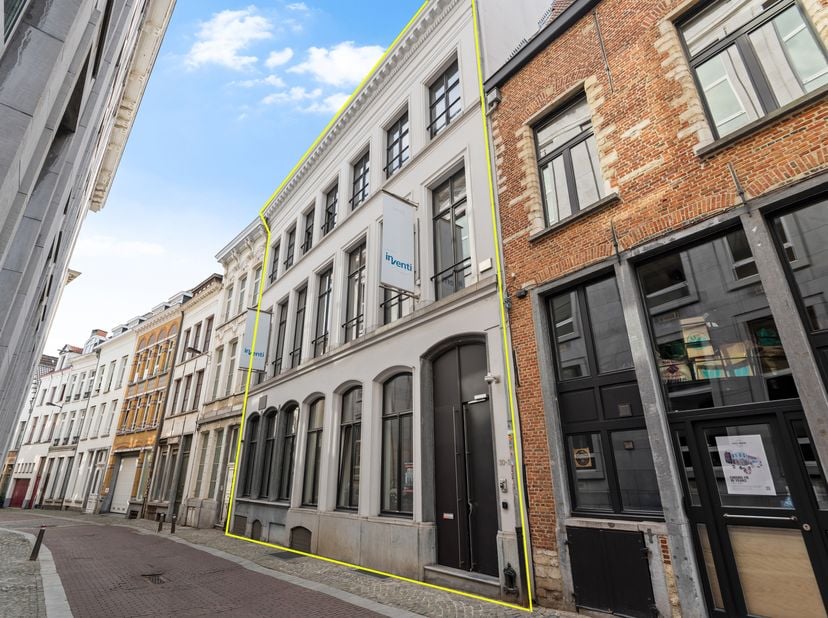 Bien professionnel à louer
                    à 2000 Antwerpen