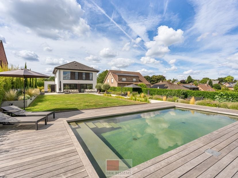 Wonen waar elke dag als vakantie voelt<br />
<br />
Sommige woningen bieden comfort. Andere bieden ruimte. En dan zijn er plekken waar alles samenkomt