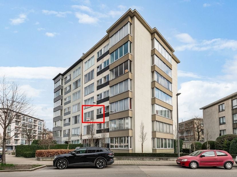 Situation : l'appartement se trouve à quelques pas des magasins, des restaurants et des transports publics. Grâce à sa situation centrale, vous bénéfi