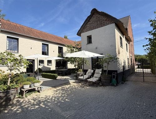                                         Maison à vendre à Overboelare, € 749.000
