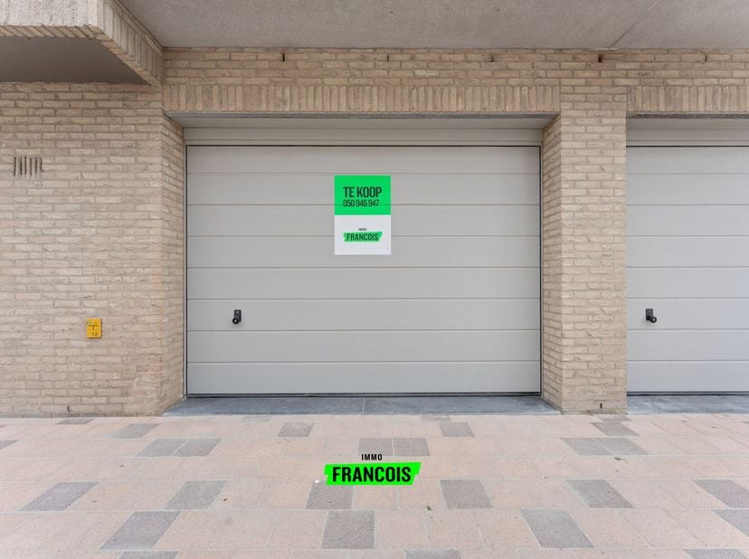 Een felbegeerde parkeerplaats in de drukke badstad gezocht? Wij bieden u deze ruime garagebox pal in het centrum van Blankenberge. De garagebox van 25