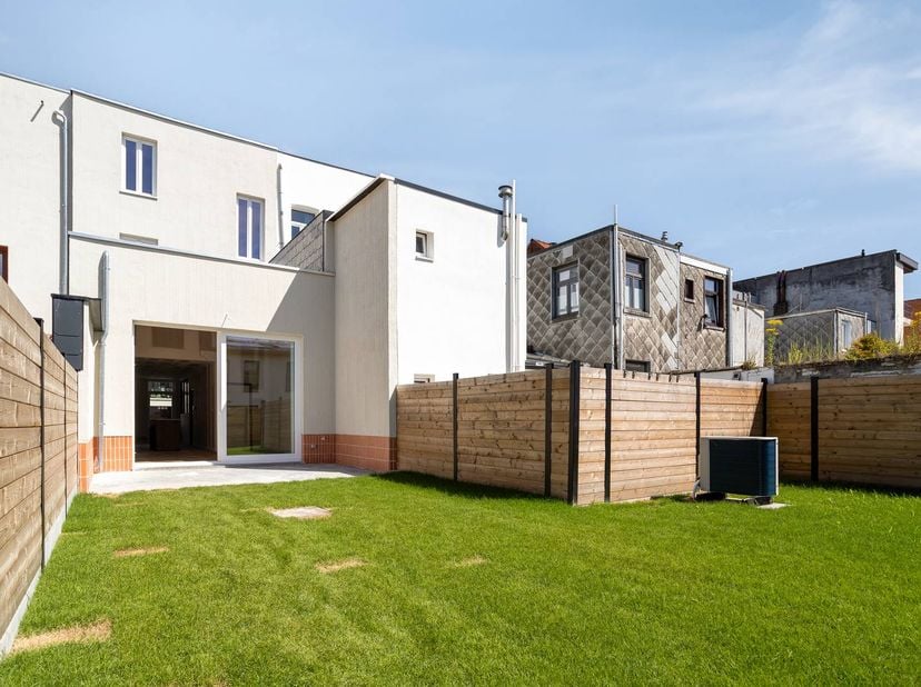Huis te koop in Van Den Hautelei 176,
                    2100 Deurne