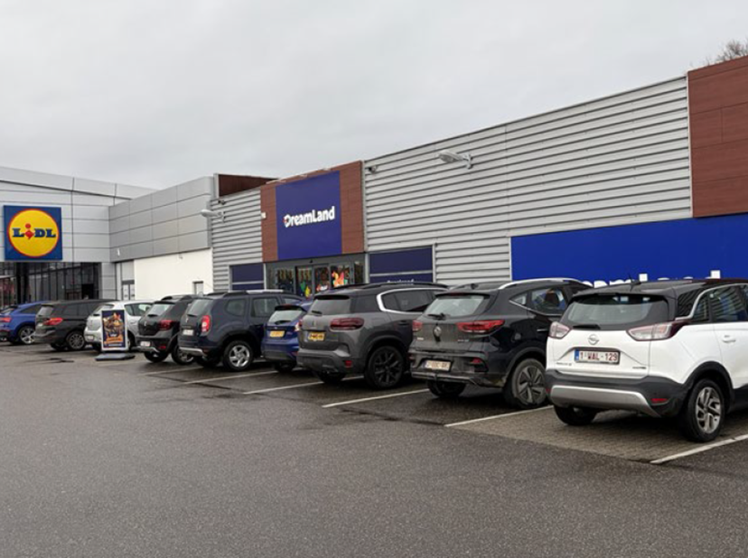 Handelspand van 1.500 m² te huur op een bekend retailpark met 11 winkels, waaronder Zeeman, Tedi, Toychamp, E5mode, Bel&amp;Bo, Lidl, Kruidvat en Kringwin