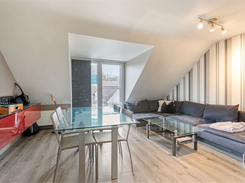 Vraag uw bezoek aan via info@optimusvastgoed.be!<br />
TE HUUR: Appartement met 1 slaapkamer te Houthalen-Helchteren! <br />
Dit instapklaar apparteme