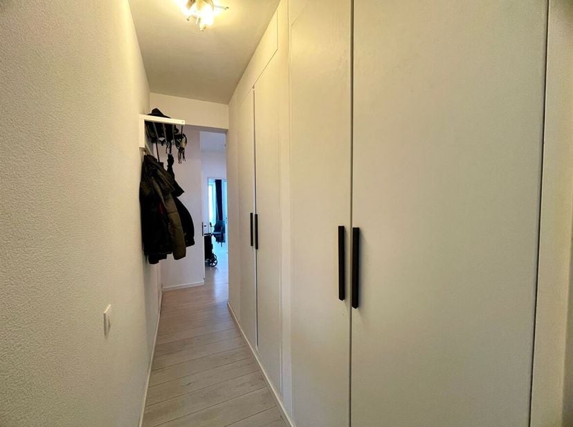 Appartement meublé de 2 chambres à coucher avec terrasse à louer près de Rivierenhof !<br />
Situation : Cet appartement confortable est situé juste à