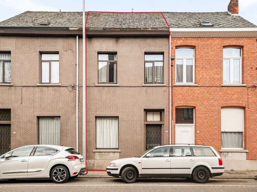 Te renoveren woning met 2 slaapkamers in het centrum van Herentals! <br />
Locatie: Gelegen vlakbij de Grote Markt, in het centrum van Herentals met a