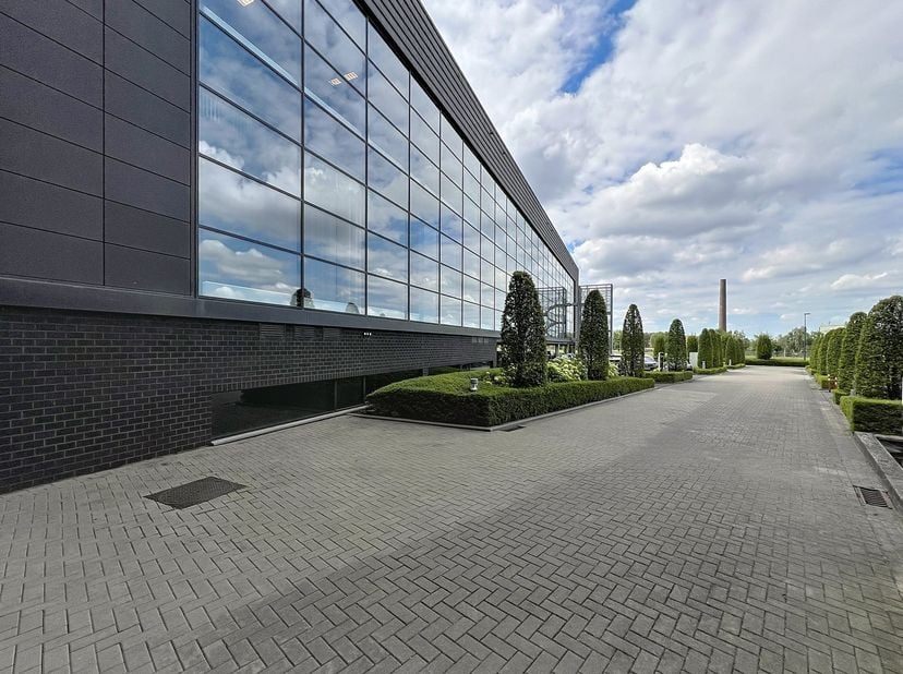 Bien professionnel à louer
                    à 8500 Kortrijk