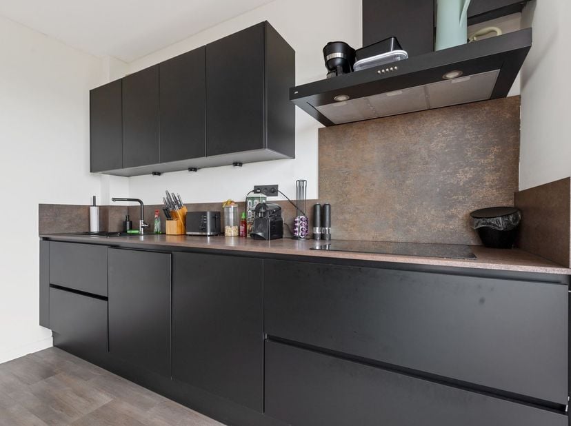 Gerenoveerd appartement met panoramisch uitzicht op de 13e verdieping<br />
<br />
Dit volledig gerenoveerde en instapklare appartement op de 13e ve