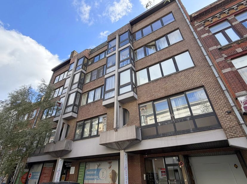 Appartement te koop in de la Régence 39 bus 052,
                    6000 Charleroi