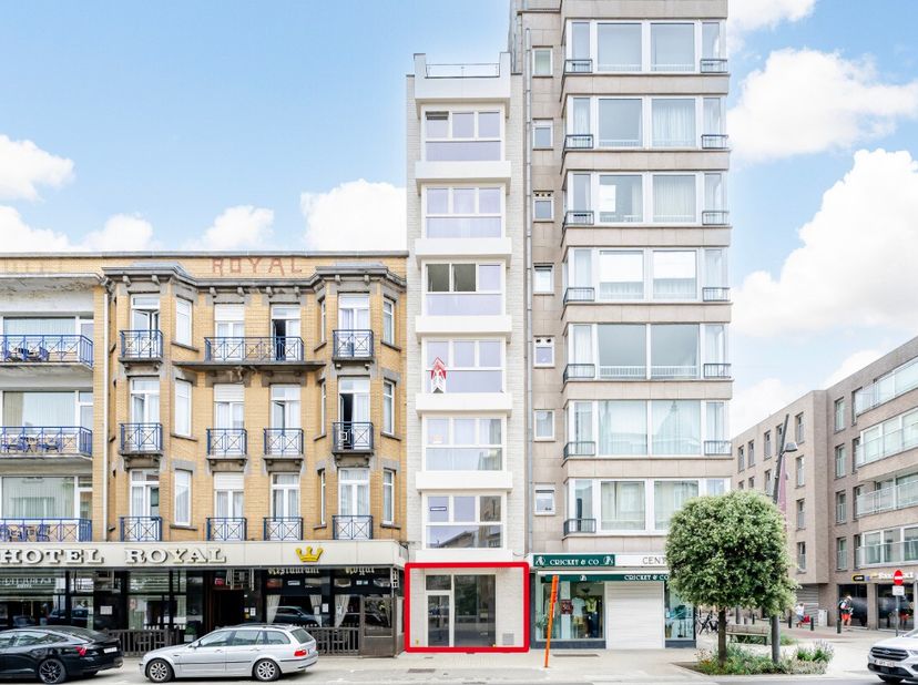 Verhuurd handelspand in Residentie Trapegeer. Toplocatie in hartje De Panne! In het gloednieuwe project Residentie Trapegeer, gelegen in de bruisende