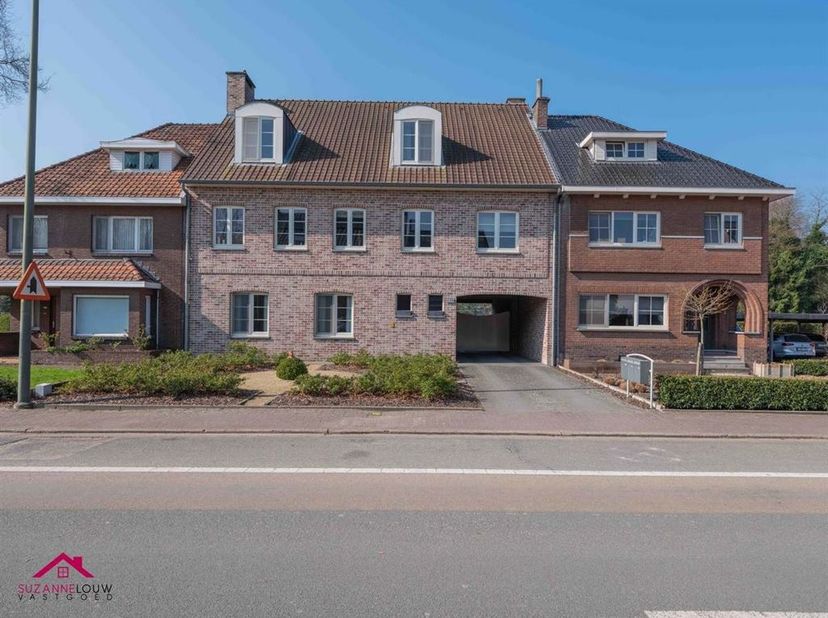 Residentie bestaande uit 3 appartementen met carport, berging en tuinzone. Interessante opbrengsteigendom!<br />
<br />
Troeven<br />
- Alle facili