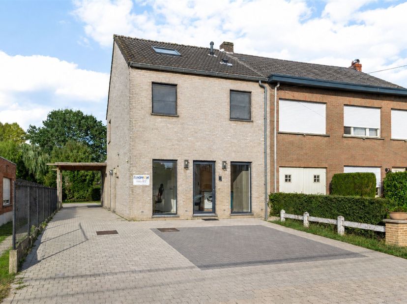 Huis te koop in Laarstraat 8,
                    2560 Nijlen