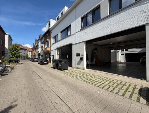                                         Magazijn zonder bureel te huur in Gent, € 555
