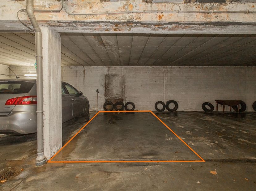 Autostaanplaats op gunstige ligging in Strombeek-Bever<br />
<br />
Op de Nieuwelaan te Strombeek-Bever bevindt zich deze praktische autostaanplaats