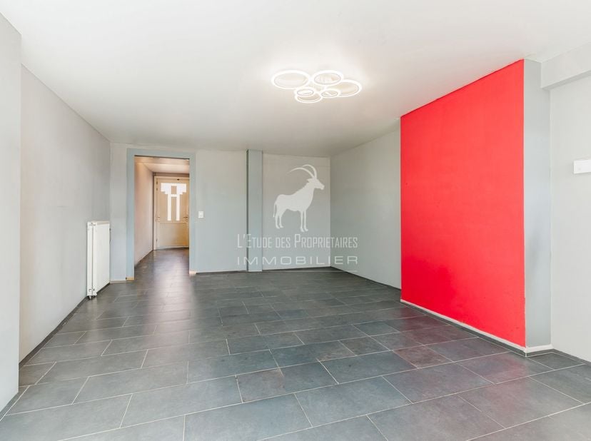 Makelaarsreferentie: V7170-509<br />
*** VIRTUELE TOUR: https://immo360.immo-facile.com/vtour/fr/8zlmgq/frame ***<br />
Ontdek deze prachtige woning i