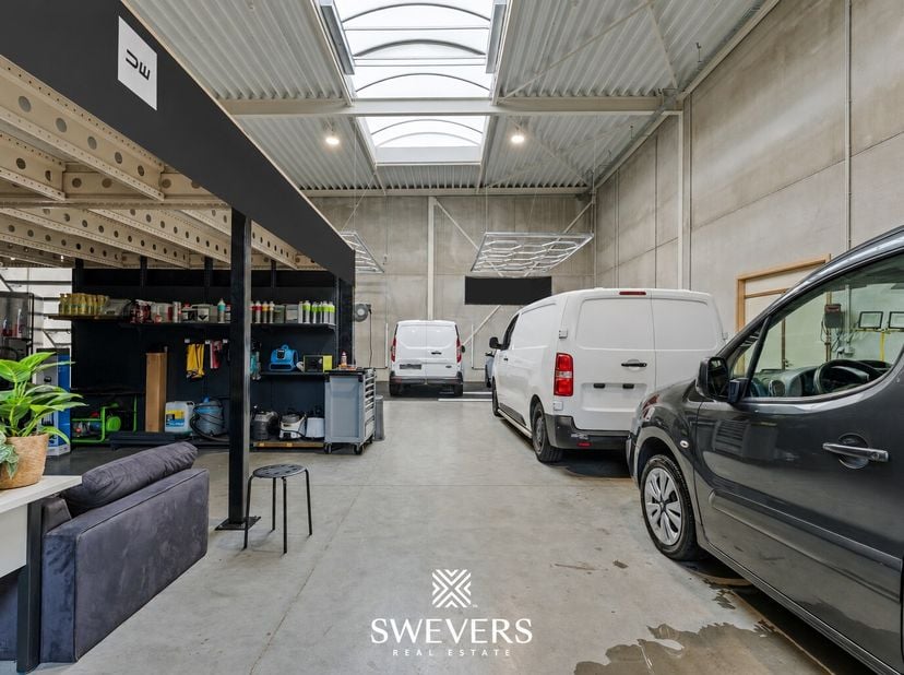 Voor meer info en fotos, surf naar www.swevers.be  Ontdek deze instapklare KMO-unit in het bedrijvenpark Laan 26 te Lummen. Deze moderne bedrijfsruimt