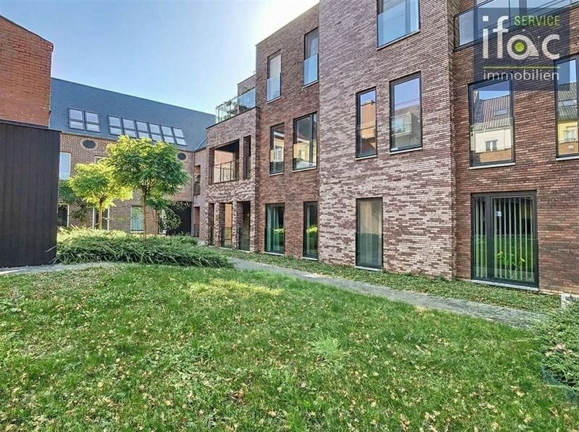 Uitzonderlijk appartement (157m²) gebouwd in 2019 met parkeerplaats en kelder in het centrum van Tienen.<br />
Dit appartement is gelegen in residenti