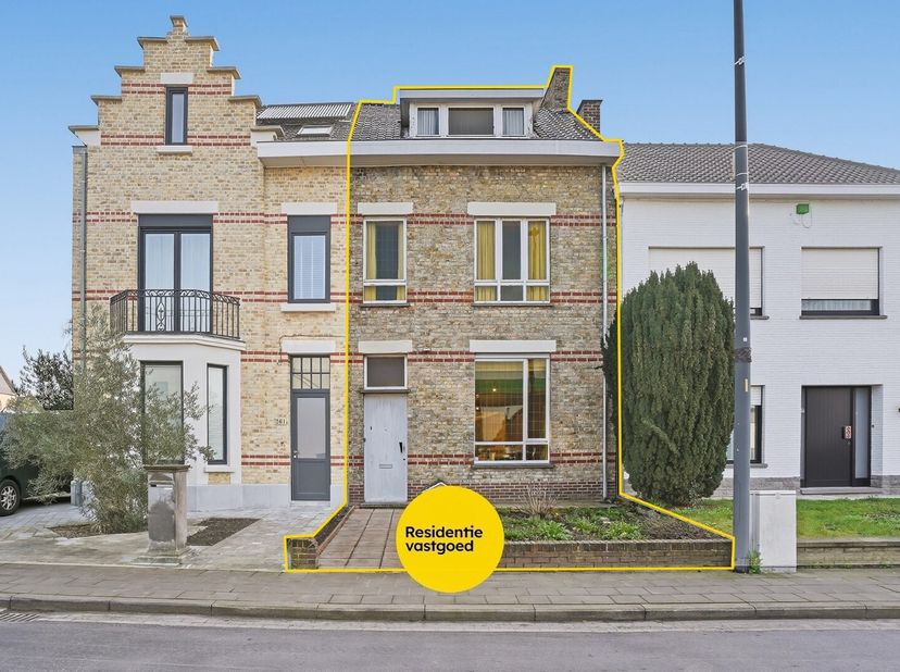 Renovatiewoning met 5 slaapkamers en zonnige tuin in het centrum van Woumen (Diksmuide)<br />
Bent u op zoek naar een ruime woning met tal van mogelij