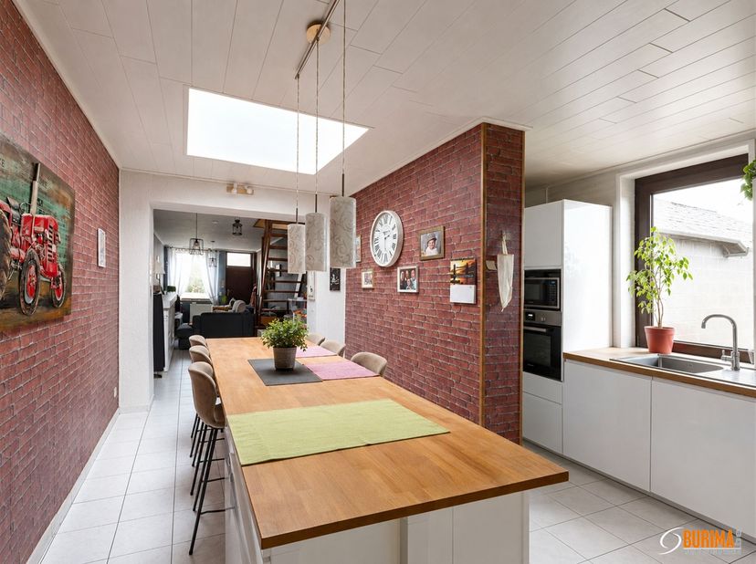 Maison avec jardin clos idéale pour premier achat<br />
Surface 75 m² bruts, 110 m² chauffés pour le CPE - PEB<br />
Faire offres à partir de 195 00