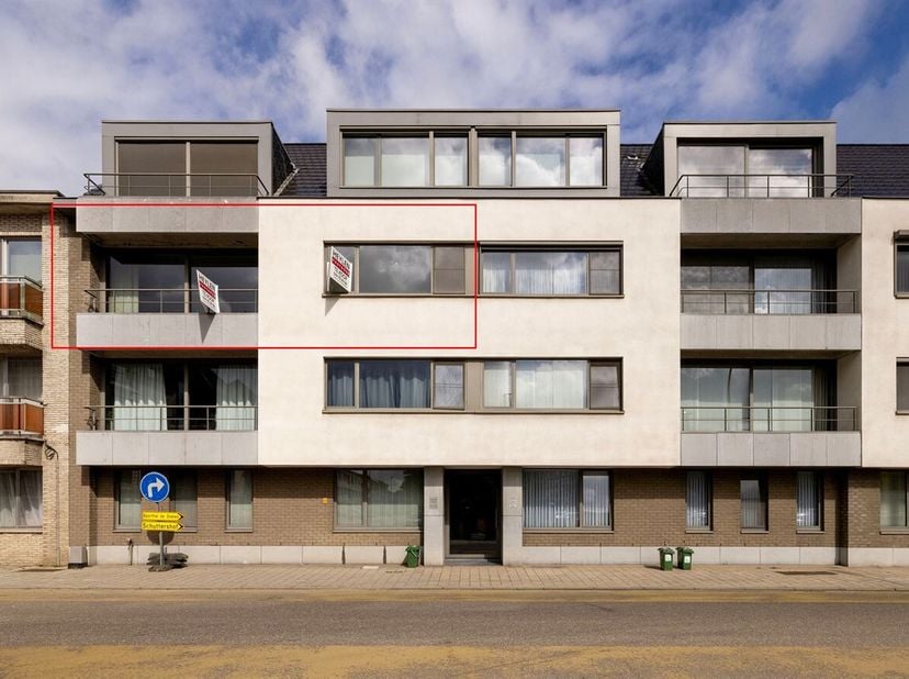 Ruim en lichtrijk 3-slaapkamerappartement met terras en autostaanplaats in het centrum van Geel<br />
Op zoek naar een ruim appartement op een central