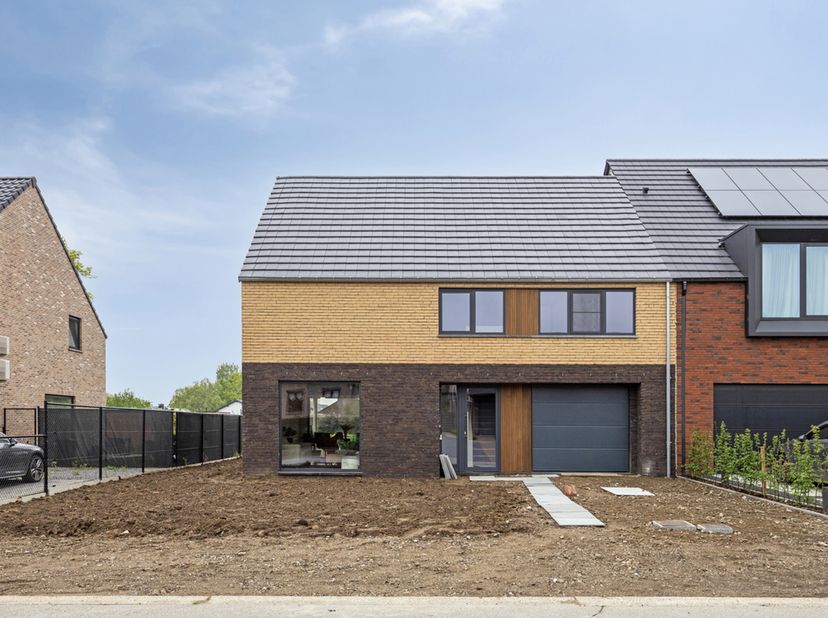 RUIME (247m2) EN ENERGIEZUINIGE GEZINSWONING (HOB) MET 3 SLAAPKAMERS, PRACHTIG ZONNETERRAS OP EEN PERCEEL VAN 05A38CA TE HASSELT (KORTESSEM) !<br />
V