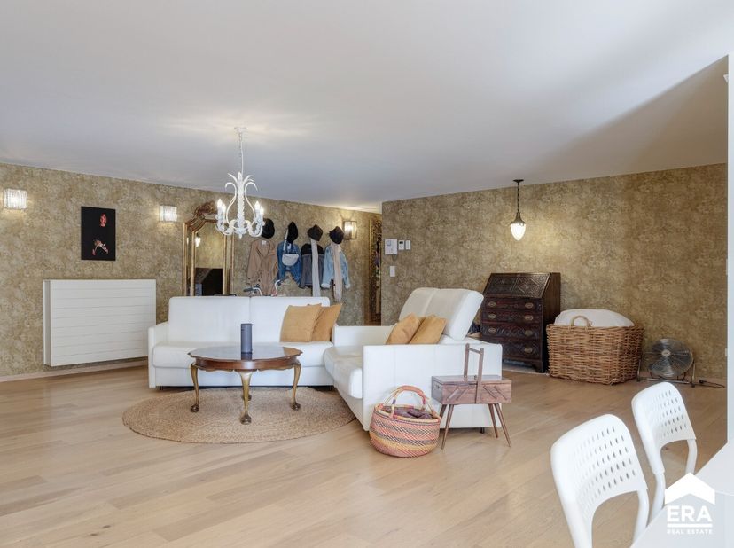 Piekfijn afgewerkt appartement met EPC A en panoramisch terras in hartje Hasselt Dit verrassend ruime appartement (160 m²) op de 3de verdieping biedt