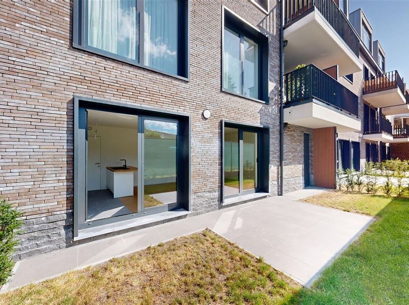 "RESIDENCE SAPHIR", in een gloednieuw gebouw, zeer aantrekkelijk appartement op de begane grond van 101 m2 + terras en privétuin van 35m2. Het bestaat