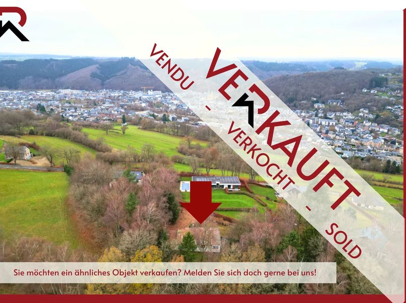 Cette propriété exceptionnelle à Malmedy séduit par son emplacement unique et sa vue panoramique imprenable sur toute la ville. Entourée d'une végétat