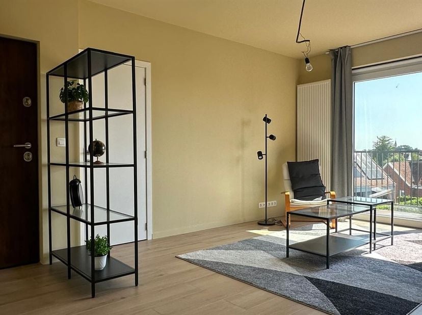 Gezellige studio met 1 slaapkamer en terras<br />
Ligging: Deze studio is gelegen aan de Herentalsstraat te Turnhout, op een vlot bereikbare locatie m