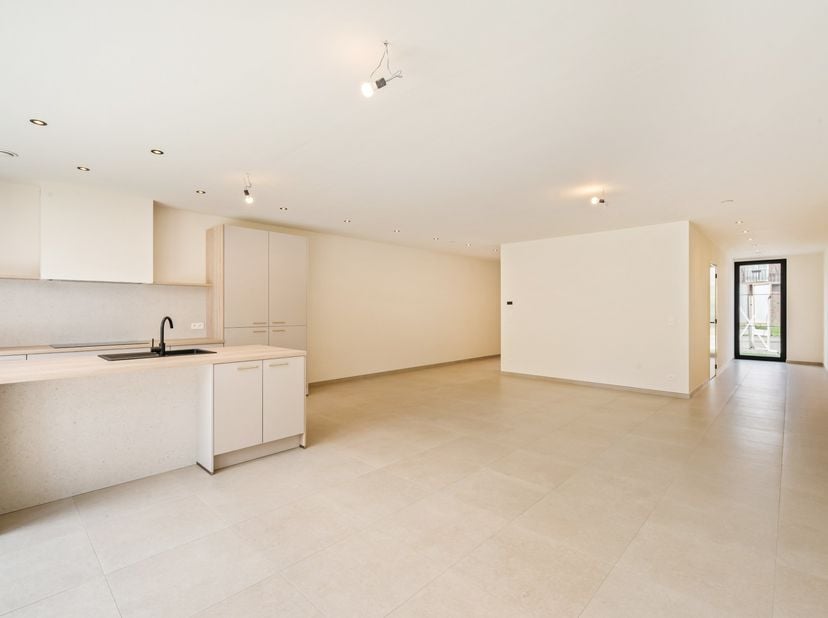 Deze BEN nieuwbouwwoning is gelegen op een rustige locatie te Turnhout. Vlakbij het centrum en op wandelafstand van winkels, school en openbaar vervoe