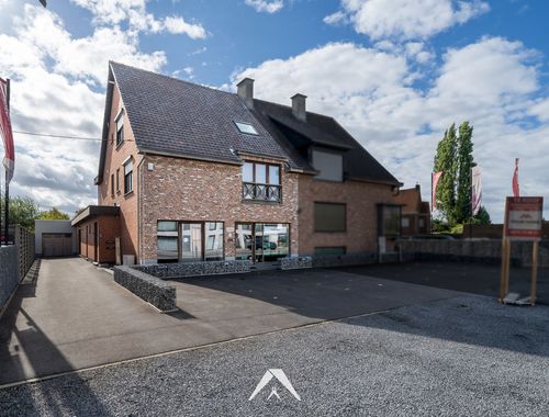                                         Immeuble de bureaux à vendre à Beveren-Leie, € 676.500
