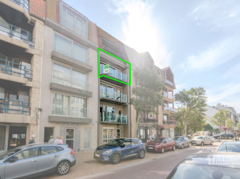 In het hart van Wenduine, op een boogscheut van het strand en de Zeedijk, bevindt zich dit bijzonder verzorgde appartement op de derde verdieping van