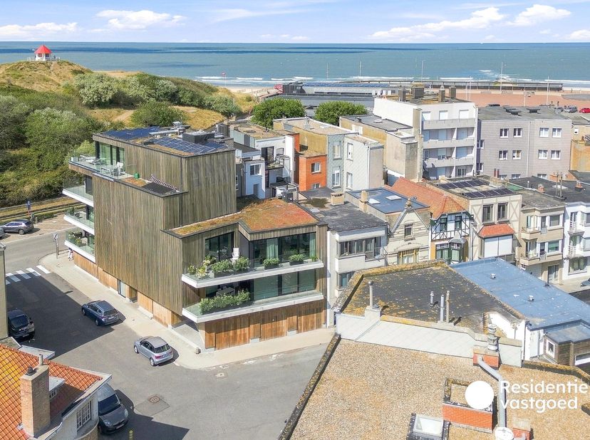 Op zoek naar een instapklaar appartement op een centrale ligging in Wenduine? Dan is dit recent totaal gerenoveerde 2-slaapkamerappartement zeker een