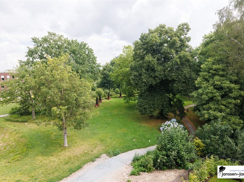 Exclusief duplex-appartement in Kasteelvilla Hortensia<br />
<br />
Dit luxueuze appartement van 147 m² met 15 m² terras bevindt zich op de 2de en 3de