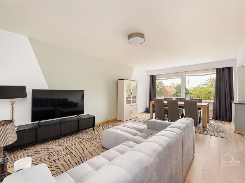 Instapklaar appartement met 2 terrassen op toplocatie te Linkeroever<br />
<br />
<br />
<br />
Op een uitstekende ligging aan de Gloriantlaan op