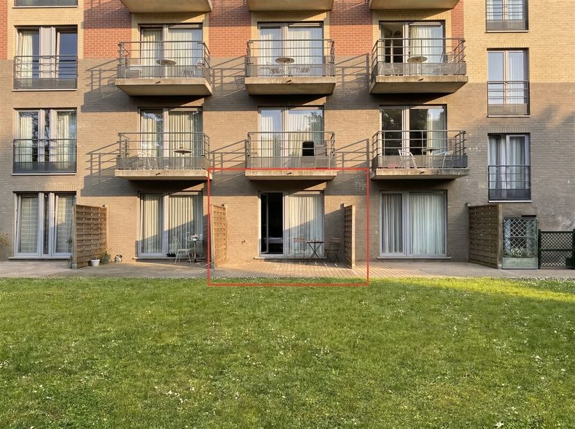 Dit gemeubeld appartement met groot terras is gelegen in de populaire en stijlvolle residentie Eurogardens, opgeleverd in 2007, op wandelafstand van "