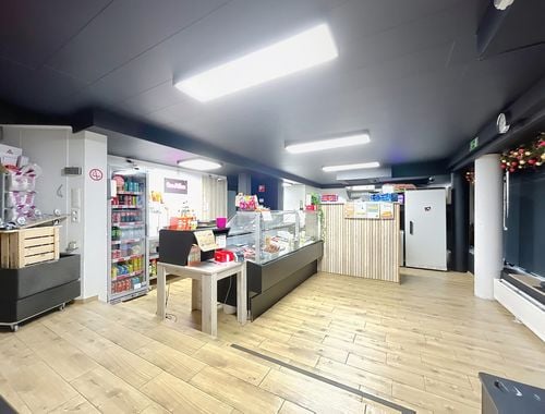                                         Handelszaak te huur in Luingne, € 950
